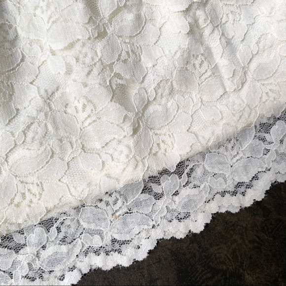 Sweet lace mini skirt - Picture 2 of 2